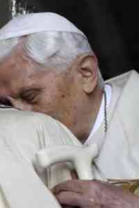 Bergoglio, Ratzinger y el Señor que aplaca las tormentas
